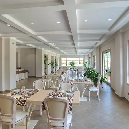 Giga 3* Villa Santa Lucia