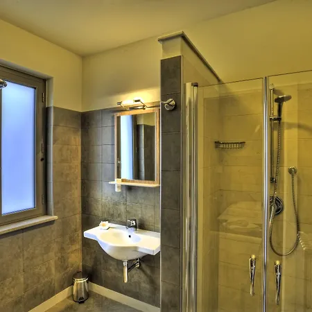 Giga 3* Villa Santa Lucia