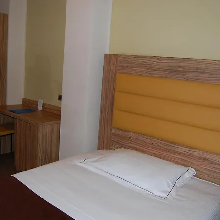 Giga 3* Villa Santa Lucia