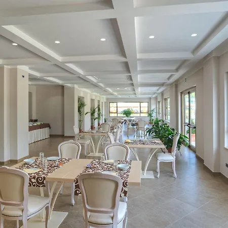 Giga Hotel Villa Santa Lucia