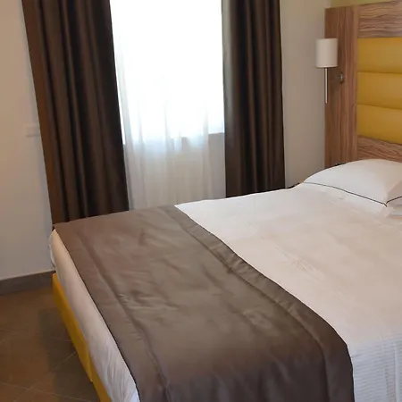 Giga 3* Villa Santa Lucia