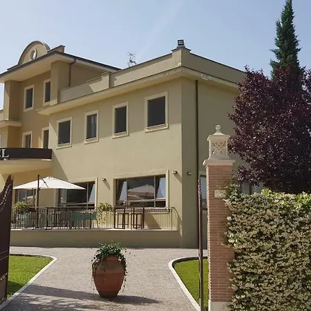 Giga 3* Villa Santa Lucia